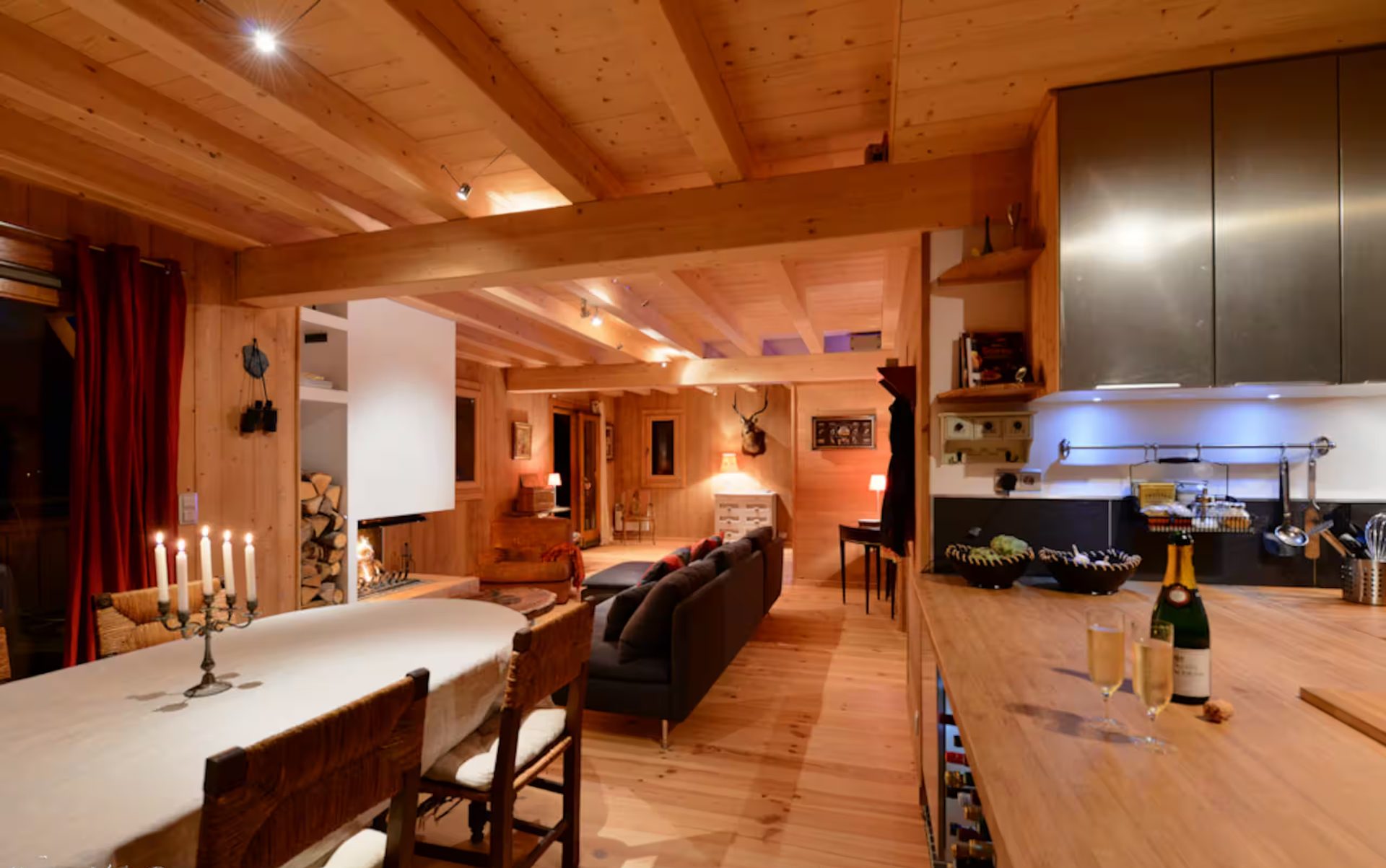 Chalet Plein Sud — salon et cuisine ouverte