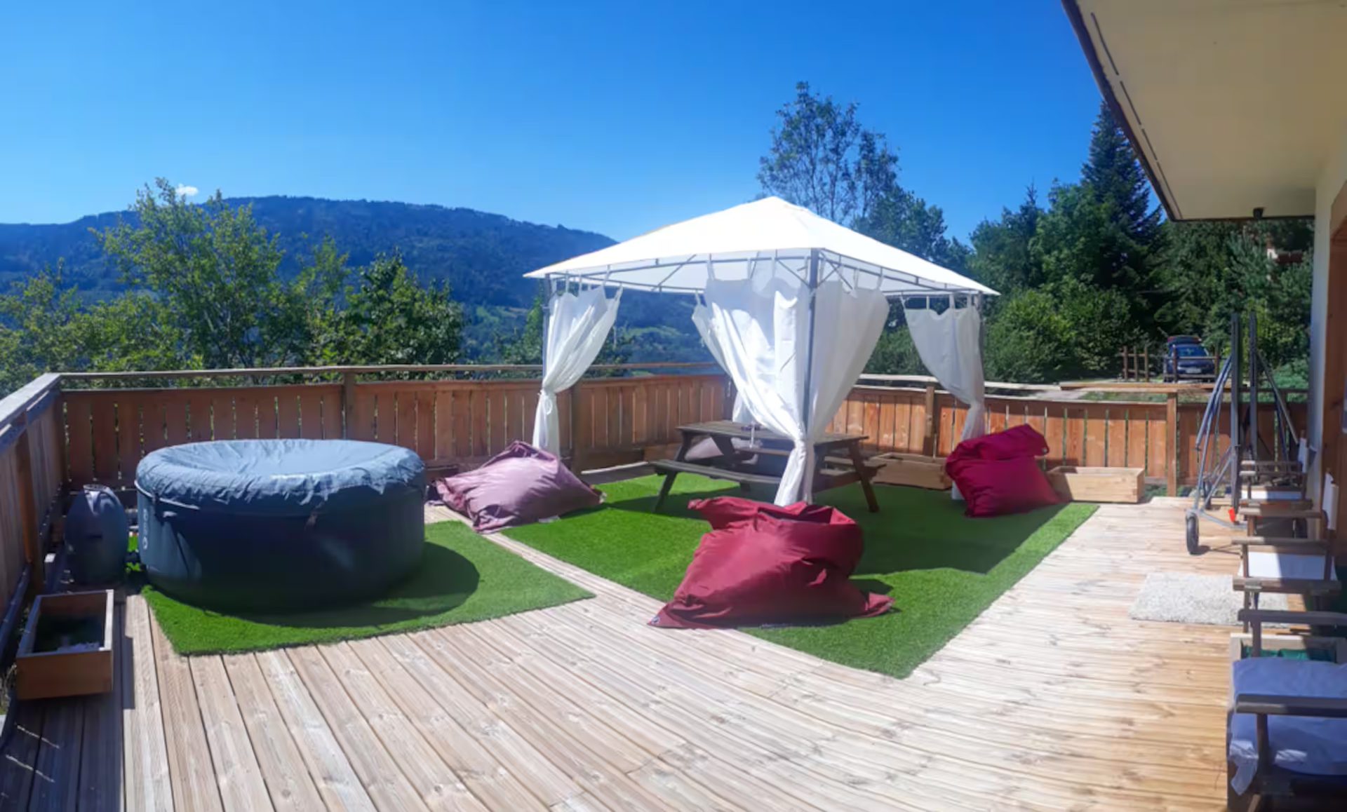 Chalet Plein Sud — terrasse, spa extérieur et vue